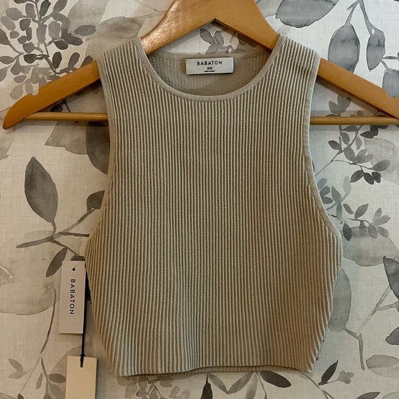 ✨ Babaton Sculpt Knit Racer Cropped Tank ✨ - Picture 3 of 4